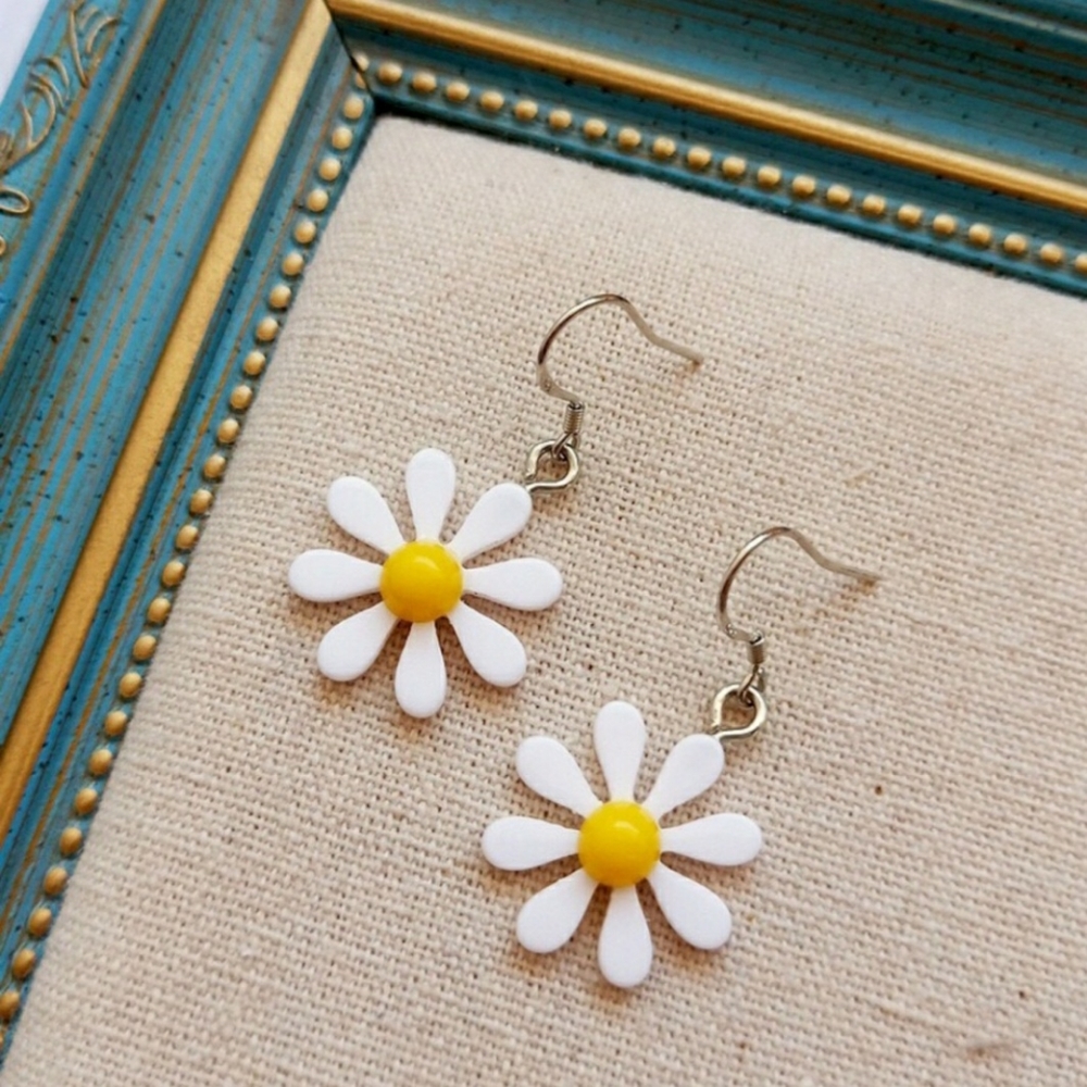 Daisy Acrylic Earrings